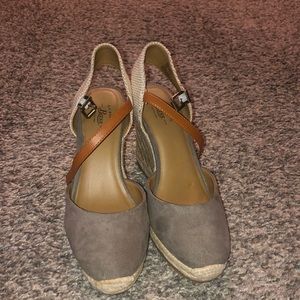 Super cute wedges from bass size 5